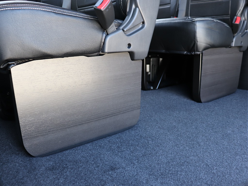 足元からさりげなくカスタム感を演出する67 ROKUNANA インテリアフットパネル♪