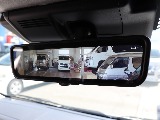 荷物を積んでも後ろがしっかり見えて、夜間や雨の日でもクリアな視界になるデジタルインナーミラー
