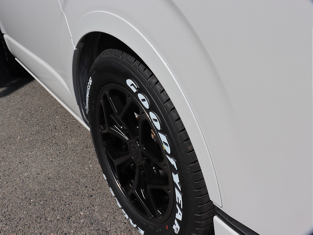 ハイエースの事なら専門店のフレックス福岡店へ！　現金を減らしにくいローン購入や、経費が使える法人様にぴったりのリースなどハイエースライフを始めるお手伝いをいたします！