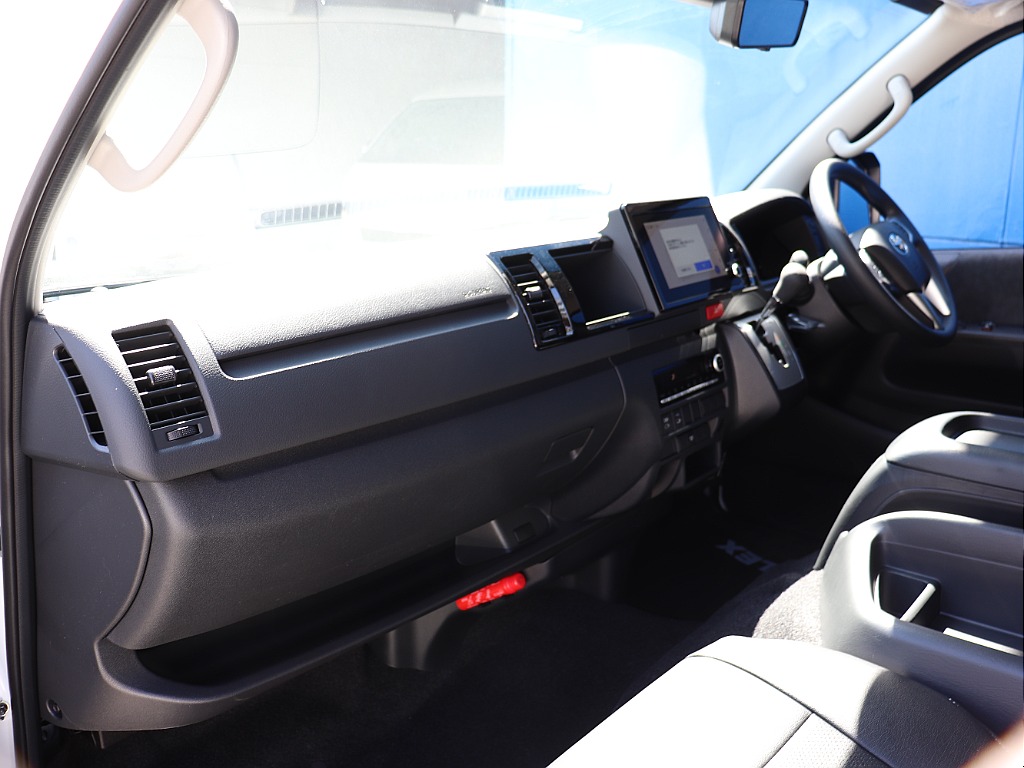 ハイエースの事なら専門店のフレックス福岡店へ！　現金を減らしにくいローン購入や、経費が使える法人様にぴったりのリースなどハイエースライフを始めるお手伝いをいたします！