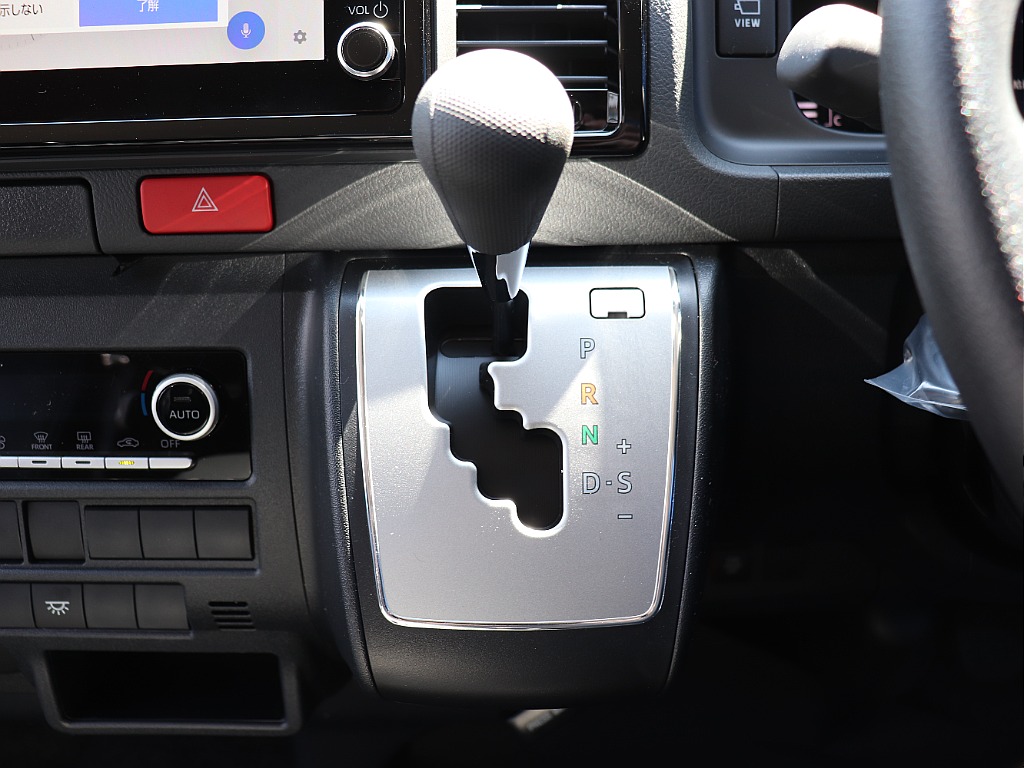 ハイエースの事なら専門店のフレックス福岡店へ！　現金を減らしにくいローン購入や、経費が使える法人様にぴったりのリースなどハイエースライフを始めるお手伝いをいたします！