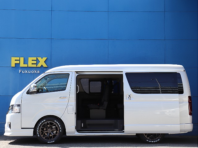 パワースライドドアで乗り降りもスムーズ！