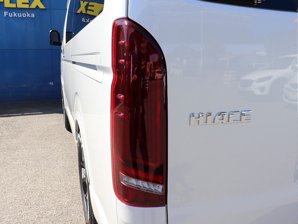 67ROKUNANA NEOTRACE LEDテール(レッド)が存在感のある後ろ姿に！キレのあるLED発光でスタイリッシュなカスタム感をプラス☆