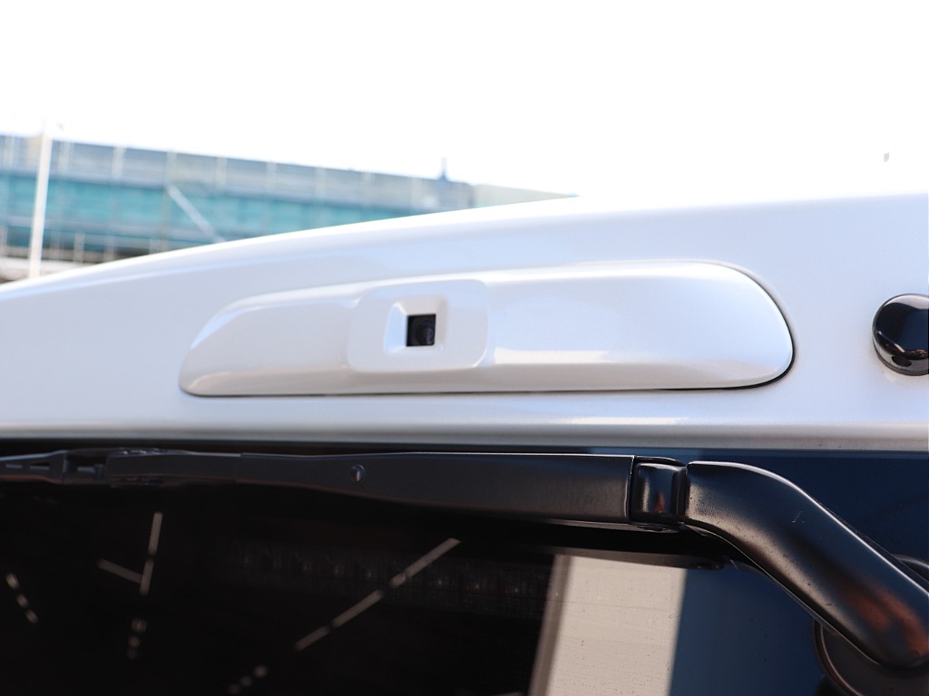 ハイエースの事なら専門店のフレックス福岡店へ！　現金を減らしにくいローン購入や、経費が使える法人様にぴったりのリースなどハイエースライフを始めるお手伝いをいたします！