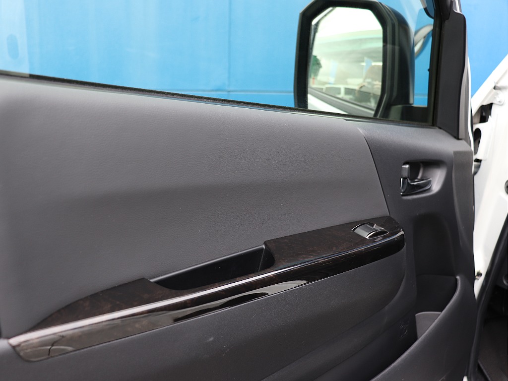 ハイエースの事なら専門店のフレックス福岡店へ！　現金を減らしにくいローン購入や、経費が使える法人様にぴったりのリースなどハイエースライフを始めるお手伝いをいたします！