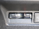 ETC2.0車載器ですね！高速道路の渋滞回避支援や、今後のキャッシュレス決済など、長距離レジャーには欠かせない必須アイテムです。