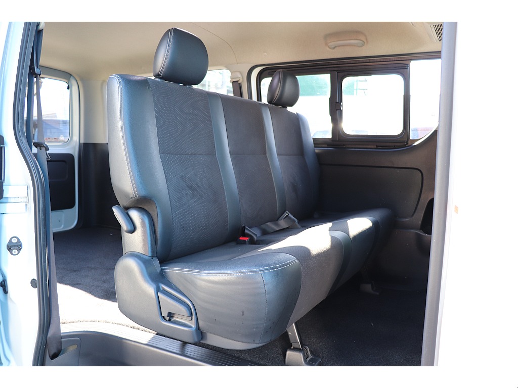 シートそのままでももちろん！追加でお好みのシートカバー装着可能