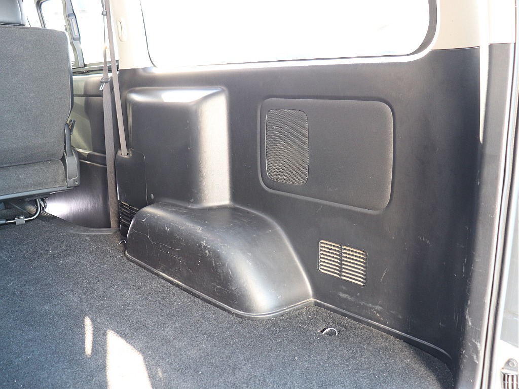 ハイエースの事なら専門店のフレックス福岡店へ！　現金を減らしにくいローン購入や、経費が使える法人様にぴったりのリースなどハイエースライフを始めるお手伝いをいたします！