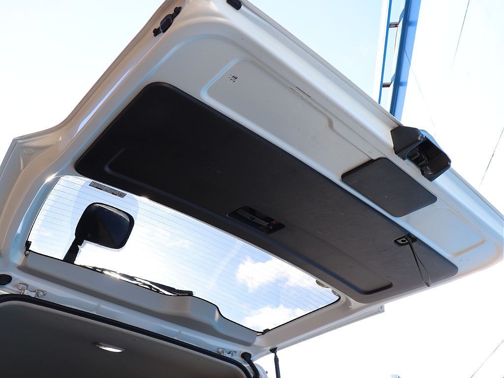 ハイエースの事なら専門店のフレックス福岡店へ！　現金を減らしにくいローン購入や、経費が使える法人様にぴったりのリースなどハイエースライフを始めるお手伝いをいたします！