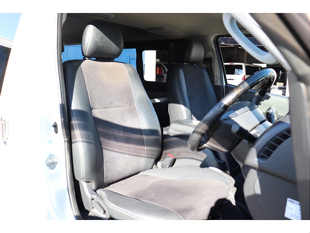 ハイエースの事なら専門店のフレックス福岡店へ！　現金を減らしにくいローン購入や、経費が使える法人様にぴったりのリースなどハイエースライフを始めるお手伝いをいたします！