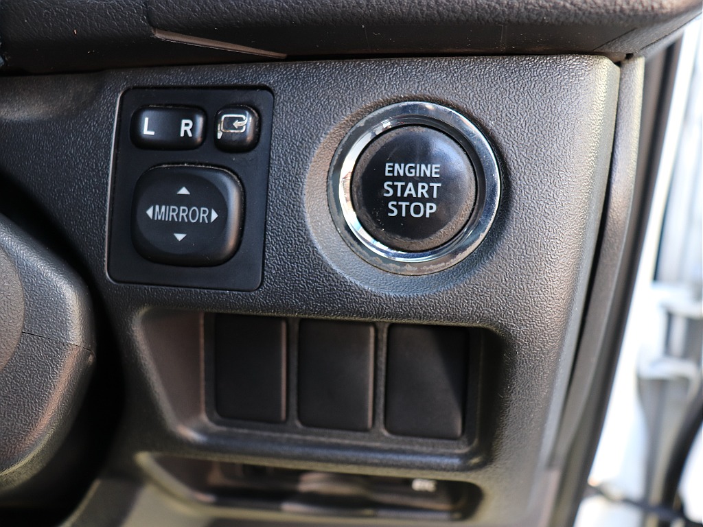 ハイエースの事なら専門店のフレックス福岡店へ！　現金を減らしにくいローン購入や、経費が使える法人様にぴったりのリースなどハイエースライフを始めるお手伝いをいたします！