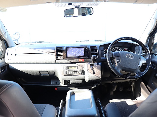 マホガニー調インパネ周りで高級感アップ↑↑