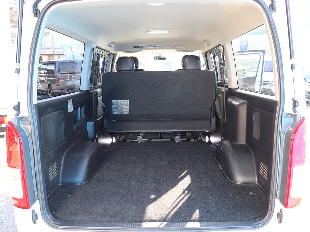 後部には広大なラゲッジスペース！