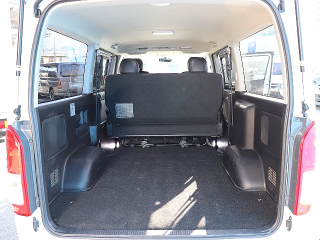 後部には広大なラゲッジスペース！