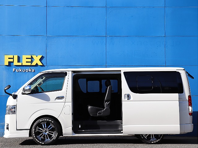 バンタイプは両サイドスライドドアなので日々の乗り降りをスムーズにしてくれます♪