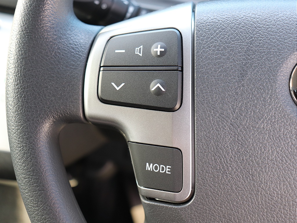 ハンドル左に音量調整ボタン等があるので、走行中も安全に変更できます！