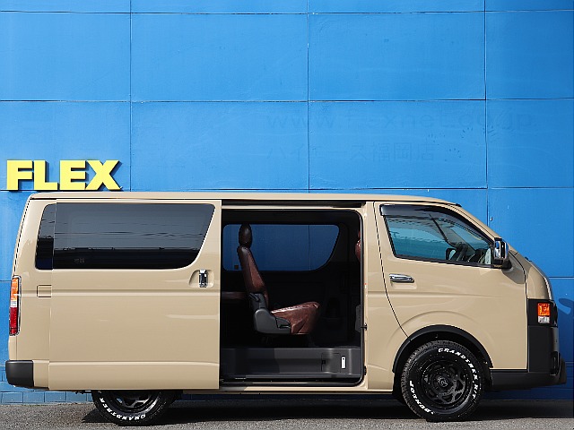 バンタイプの両側自動ドアで荷物の積み下ろしもラクラク！