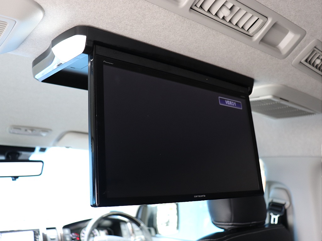 カロッツェリア13型フリップダウンモニターもございます♪