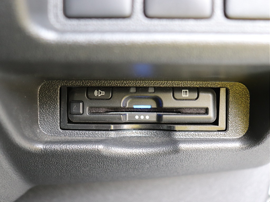 ハイウェイドライブの必需品ビルトインＥＴＣ完備！セットアップ完了後お引渡しさせていただきます♪