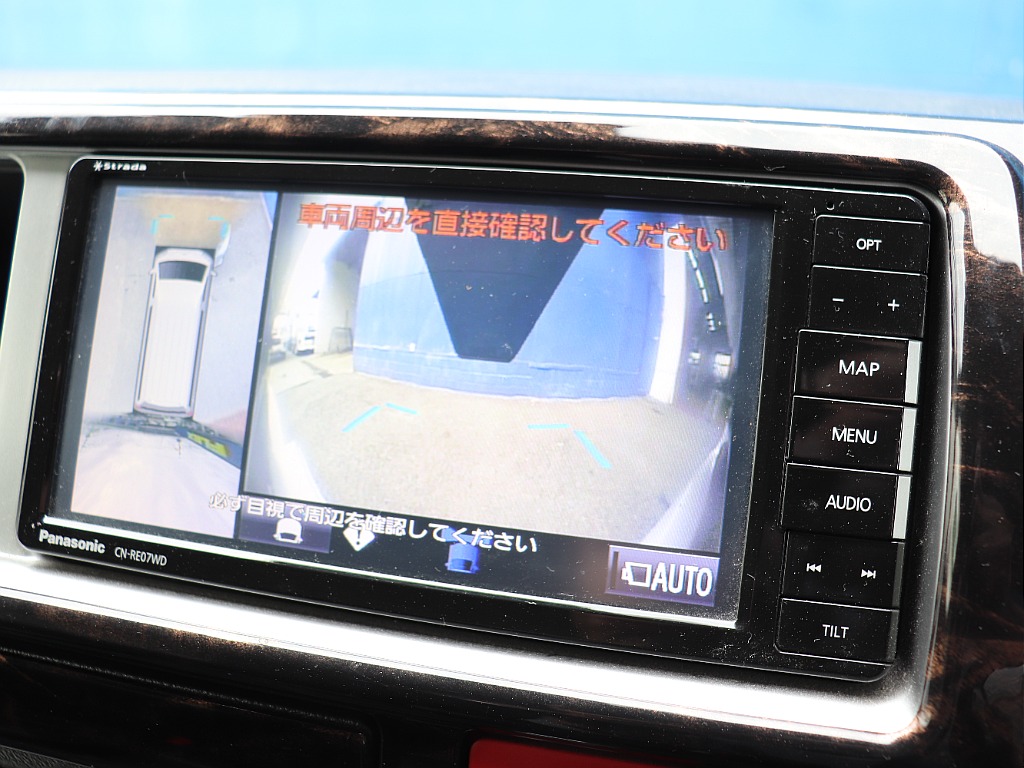 ストラーダ7型ナビ！バックカメラで駐車時も安心