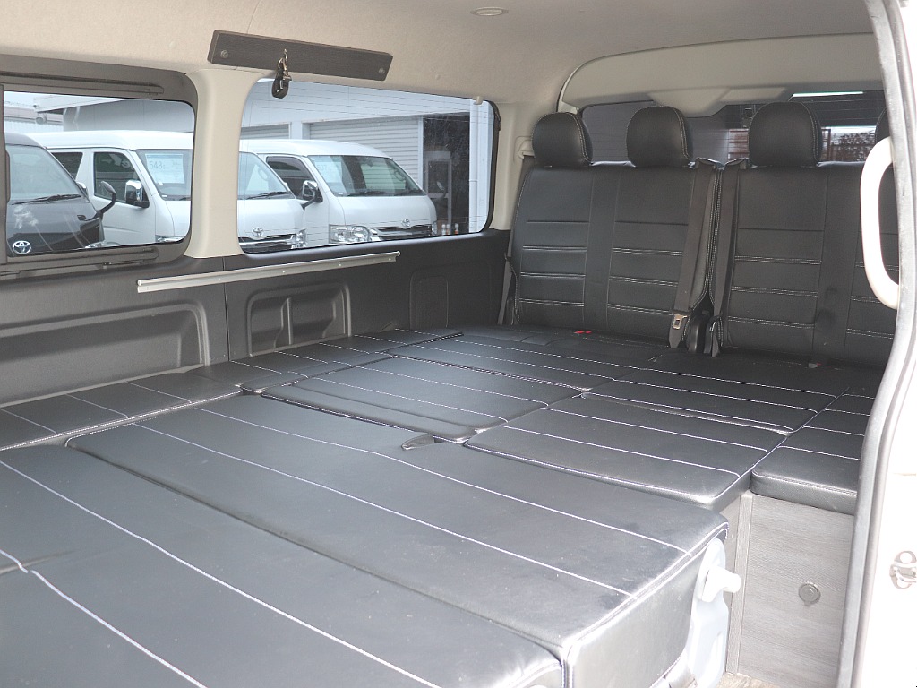 フルフラットモード！フィルム施工済みで車中泊にも大活躍