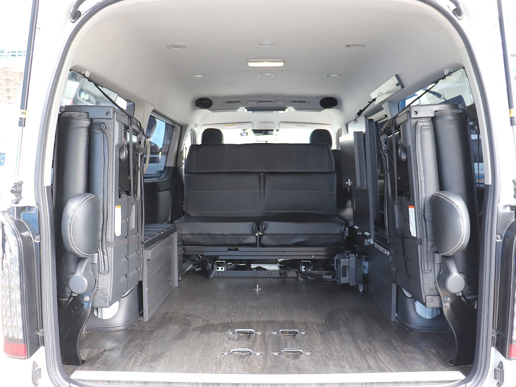 ハイエースの事なら専門店のフレックス福岡店へ！　現金を減らしにくいローン購入や、経費が使える法人様にぴったりのリースなどハイエースライフを始めるお手伝いをいたします！