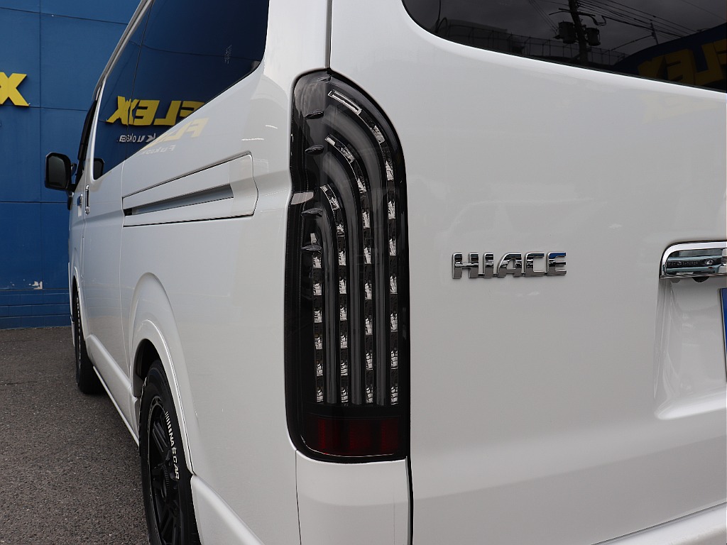 テールには煌きブラックテールを採用