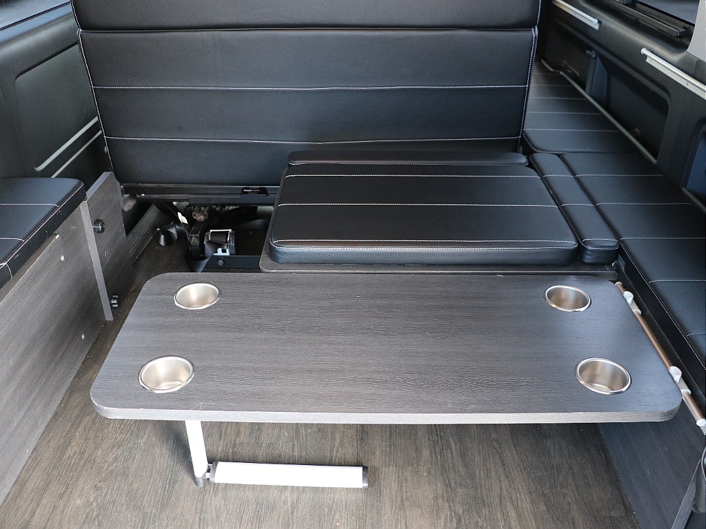 ハイエースの事なら専門店のフレックス福岡店へ！　現金を減らしにくいローン購入や、経費が使える法人様にぴったりのリースなどハイエースライフを始めるお手伝いをいたします！