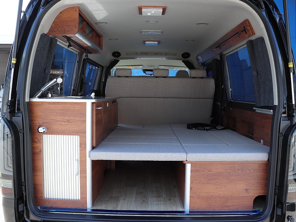 トヨタ ハイエース(2枚目)