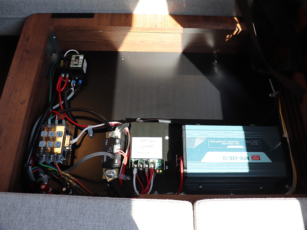 ハイエースの事なら専門店のフレックス福岡店へ！　現金を減らしにくいローン購入や、経費が使える法人様にぴったりのリースなどハイエースライフを始めるお手伝いをいたします！