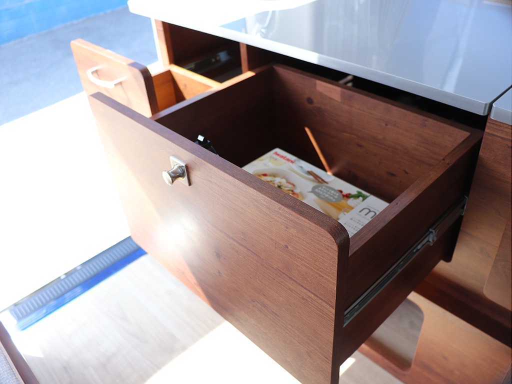 ハイエースの事なら専門店のフレックス福岡店へ！　現金を減らしにくいローン購入や、経費が使える法人様にぴったりのリースなどハイエースライフを始めるお手伝いをいたします！