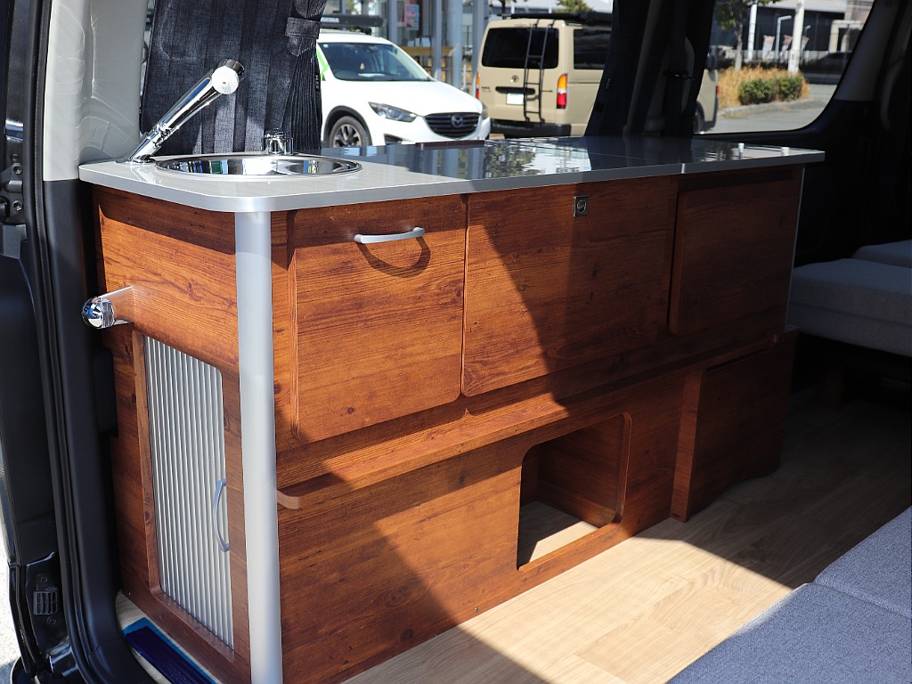 ハイエースの事なら専門店のフレックス福岡店へ！　現金を減らしにくいローン購入や、経費が使える法人様にぴったりのリースなどハイエースライフを始めるお手伝いをいたします！