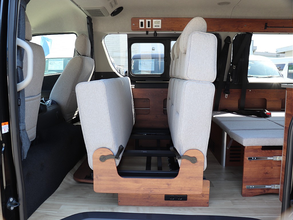 ハイエースの事なら専門店のフレックス福岡店へ！　現金を減らしにくいローン購入や、経費が使える法人様にぴったりのリースなどハイエースライフを始めるお手伝いをいたします！