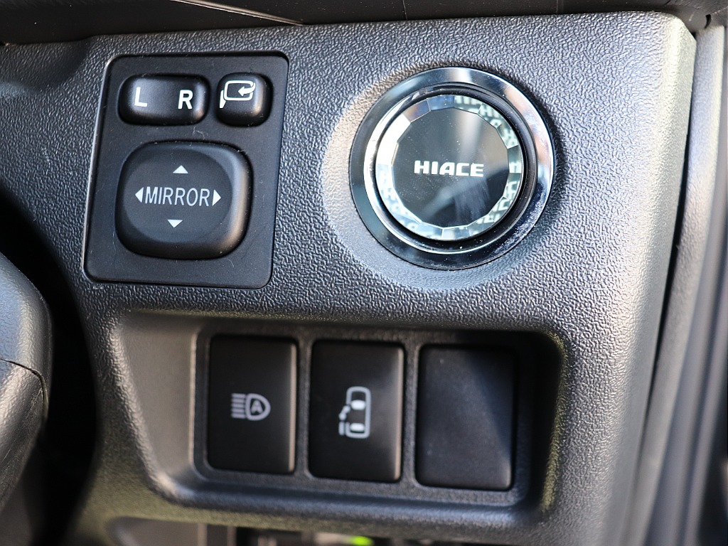 トヨタ ハイエース(16枚目)