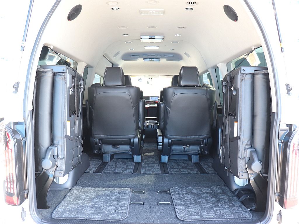 後部座席を収納することにより、荷物スペースを確保！