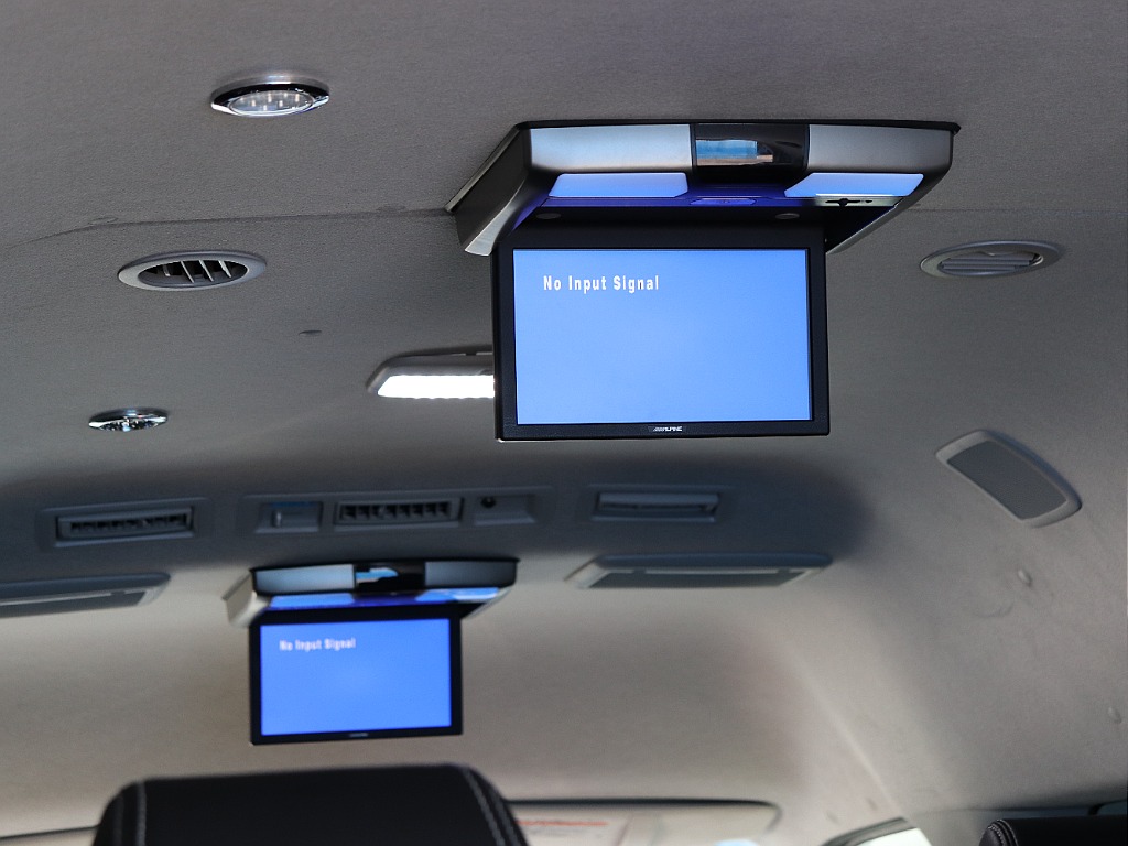 アルパインフィリップダウンモニター　後席でも大画面で映像を楽しめる便利アイテム！