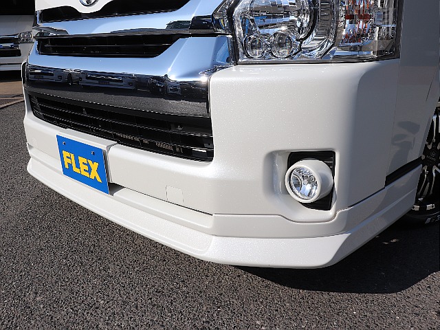 67ROKUNANA フロントスポイラーによりフロントフェイスを低重心でスポーティーに演出！