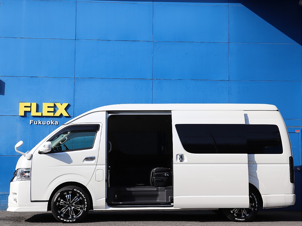 パワースライドドアで乗り降りもスムーズ！