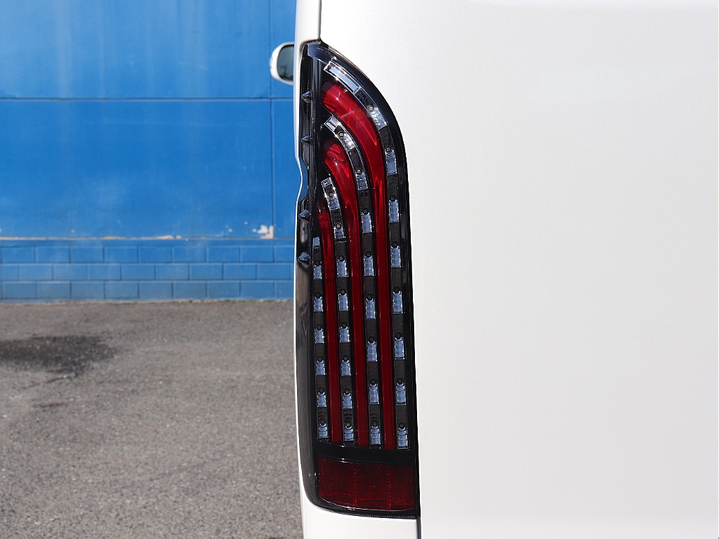 煌レッドLEDテールランプは高輝度LEDでリアビューを鮮やかに演出！