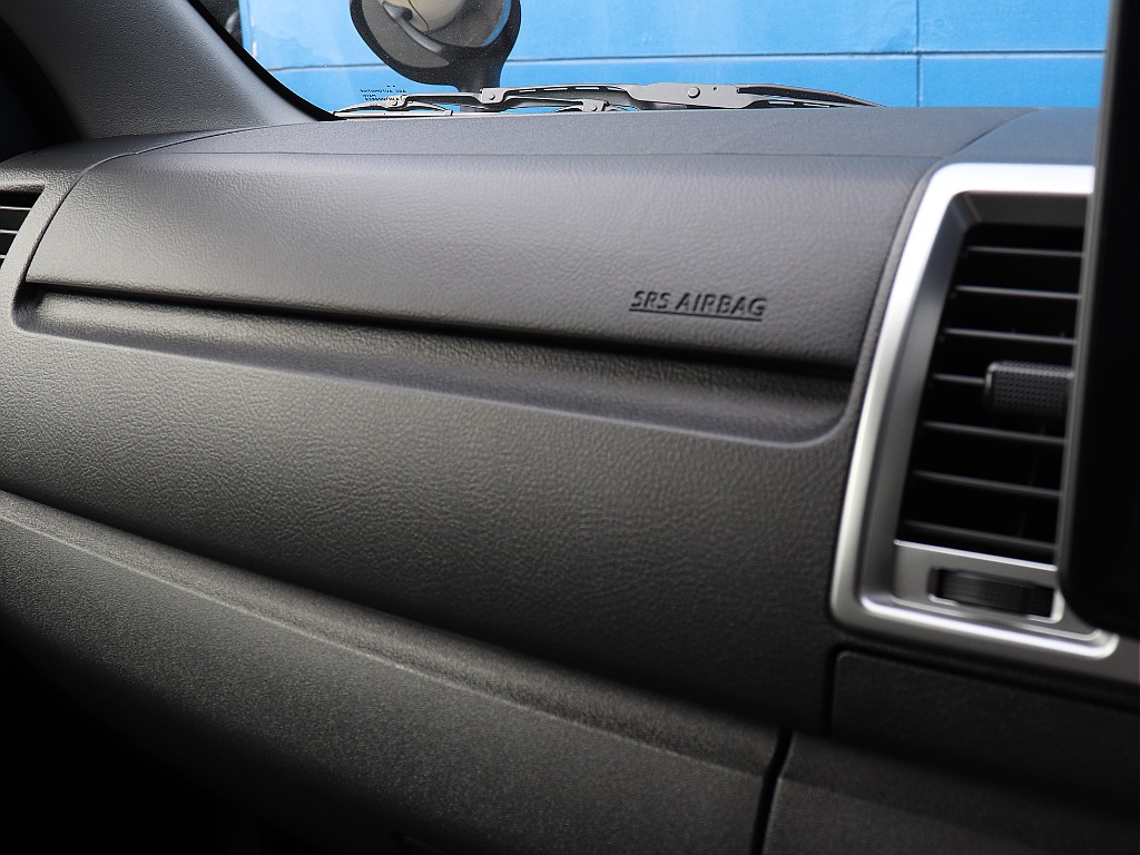 メーカーオプションのSRSエアバック完備