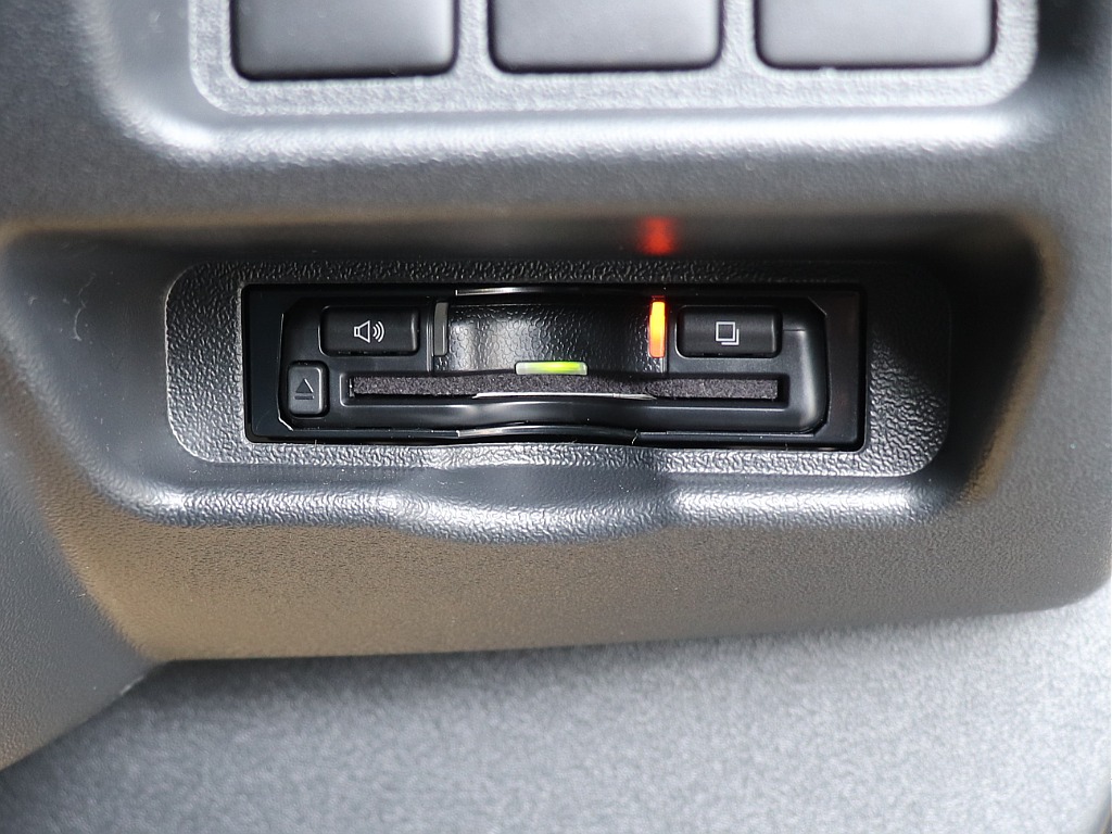 ハイウェイドライブの必需品！ビルトインETC完備！セットアップ完了後お引渡しさせていただきます