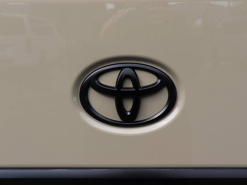 ハイエースの事なら専門店のフレックス福岡店へ！　現金を減らしにくいローン購入や、経費が使える法人様にぴったりのリースなどハイエースライフを始めるお手伝いをいたします！