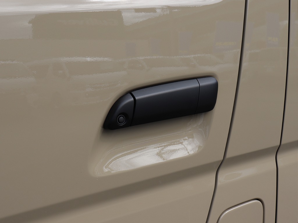 ハイエースの事なら専門店のフレックス福岡店へ！　現金を減らしにくいローン購入や、経費が使える法人様にぴったりのリースなどハイエースライフを始めるお手伝いをいたします！