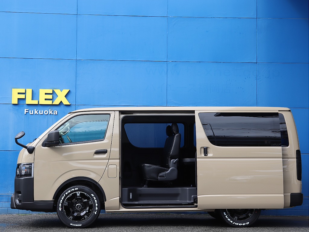 メーカーオプションの両側パワースライドドア！