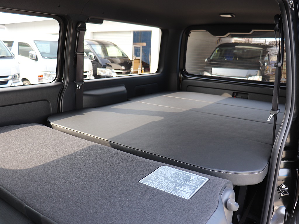 後部ベッドキッド付きで快適空間！
