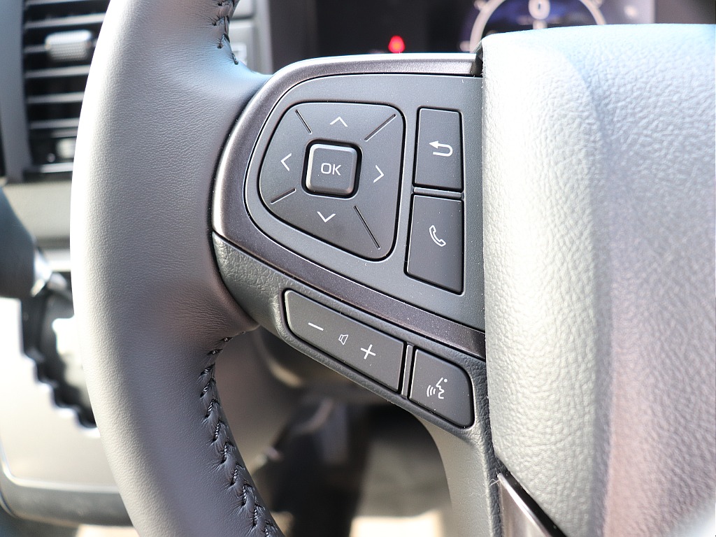 ハンドルにスイッチが付いており、走行中の音量調節なども安全に！