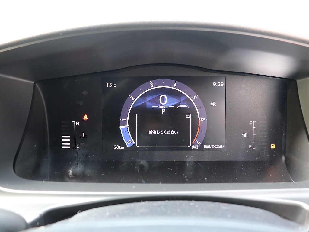 今までアナログだったメーターも7インチTFT液晶センターディスプレイメーターになり、視認性が高く必要な情報がすぐに認識できます！