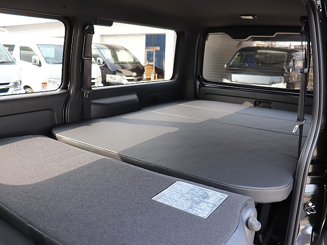 後部ベッドキッド付きで快適空間！
