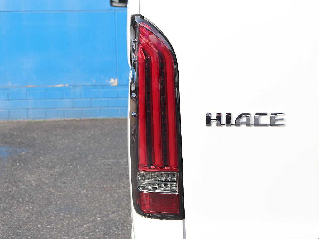 アルティメットLEDテール採用