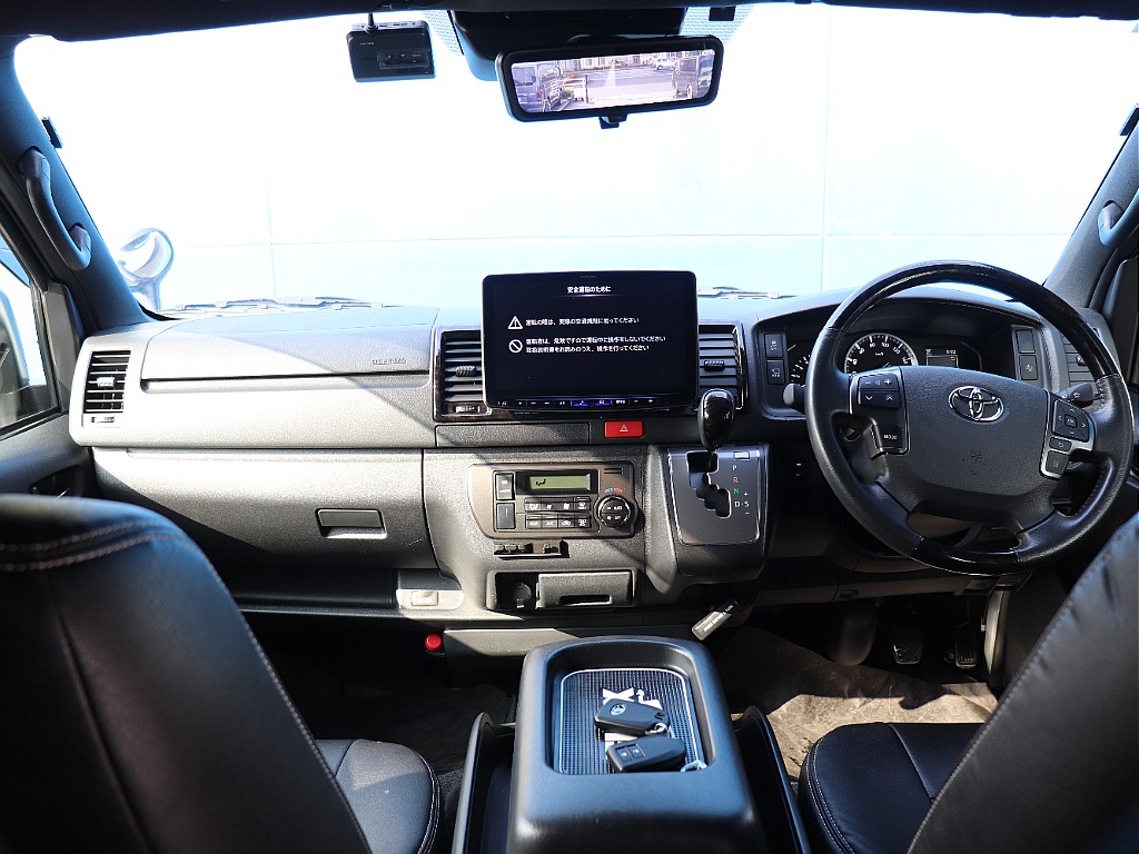 ステアリングスイッチは、走行時もハンドルから手を放す事なくチャンネル操作が可能です♪